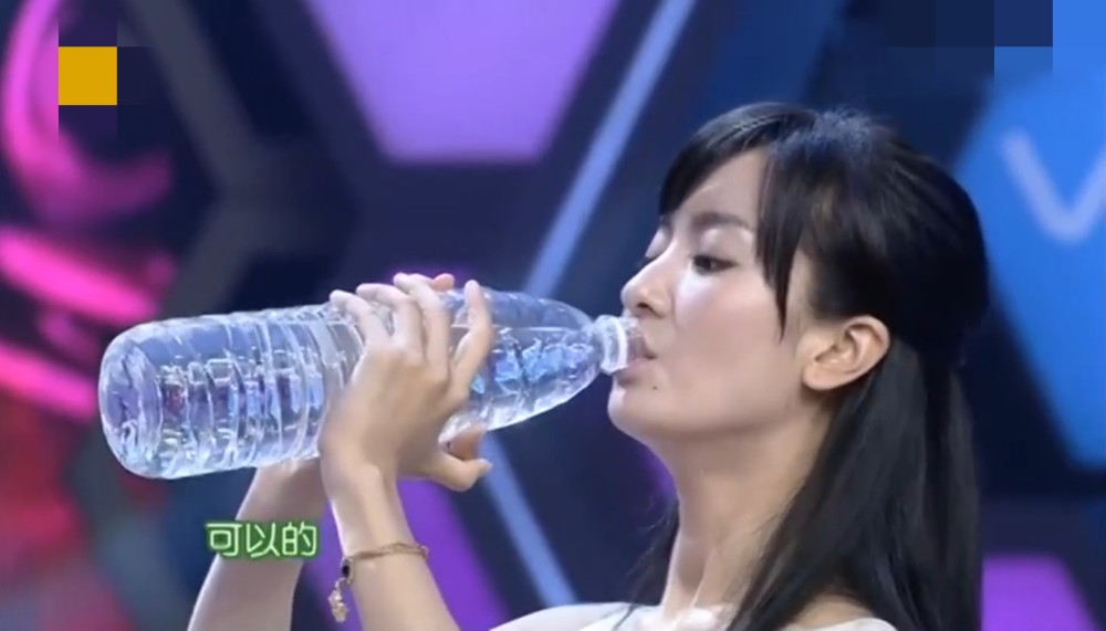 赵丽颖|赵丽颖黑红体质难改，继喝水被黑后吃饭又被黑，张亮也忍不住解释