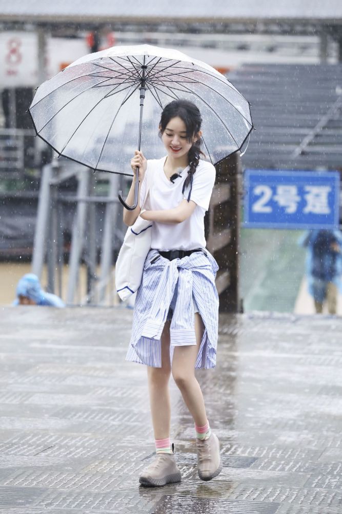 赵丽颖|赵丽颖黑红体质难改，继喝水被黑后吃饭又被黑，张亮也忍不住解释