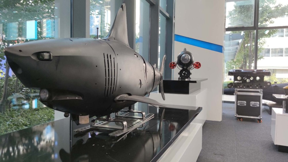 服务机器人|能给眼睛打针可看穿千米浑浊湖水，尖端服务机器人争锋服贸会