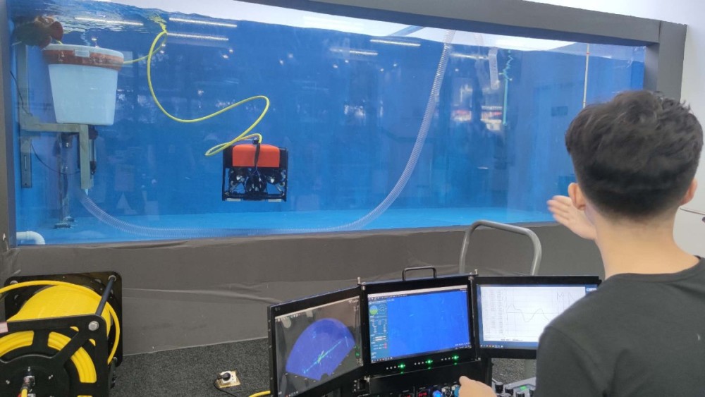 服务机器人|能给眼睛打针可看穿千米浑浊湖水，尖端服务机器人争锋服贸会