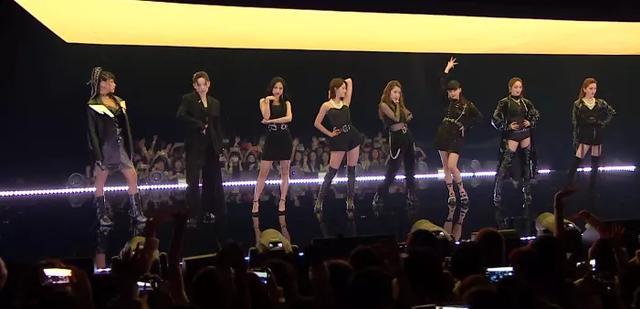 何炅|青春芒果夜姐姐团首秀：万茜和何炅站C位，过于兴奋还抢话