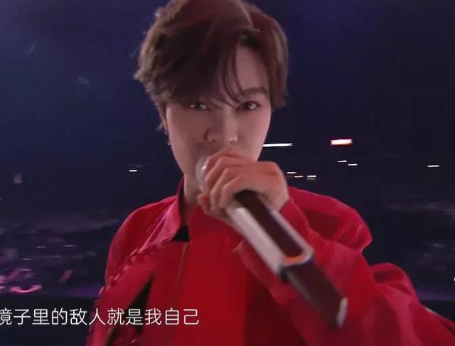 何炅|青春芒果夜姐姐团首秀：万茜和何炅站C位，过于兴奋还抢话