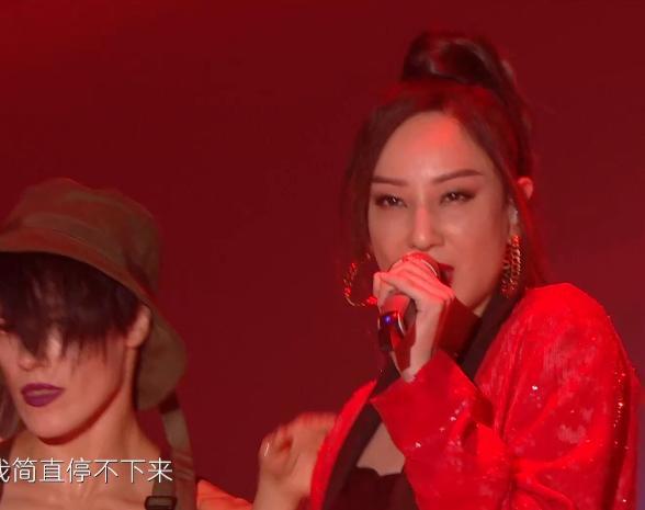 何炅|青春芒果夜姐姐团首秀：万茜和何炅站C位，过于兴奋还抢话