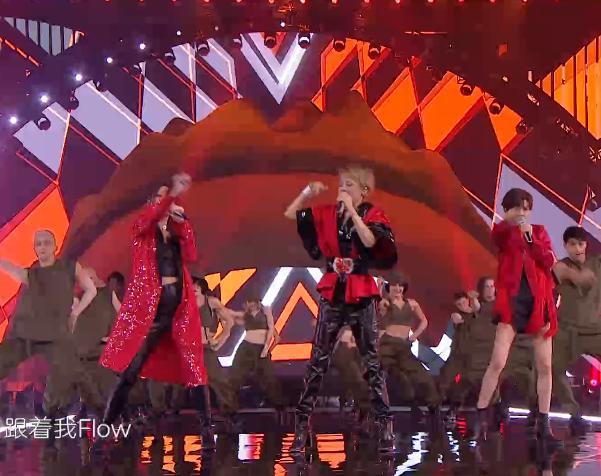 何炅|青春芒果夜姐姐团首秀：万茜和何炅站C位，过于兴奋还抢话