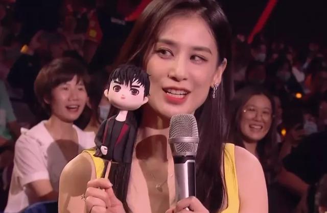 何炅|青春芒果夜姐姐团首秀：万茜和何炅站C位，过于兴奋还抢话