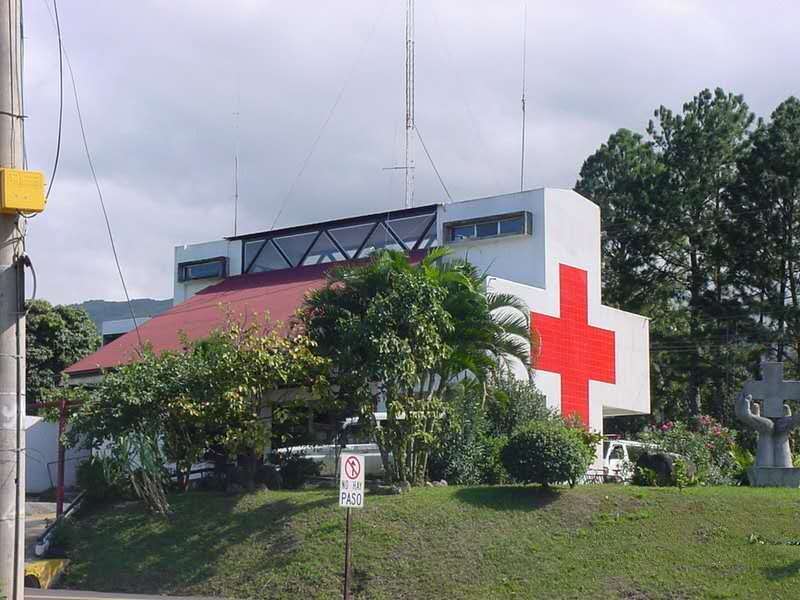 亚伯拉罕|见1岁小表妹溺水，10岁男孩不顾危险跳下泳池将她救起