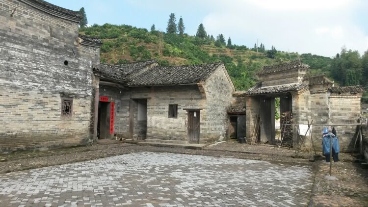 寻乌县周田村,位于江西,福建,广东三省交界处,是闽赣粤三省通衢的要塞