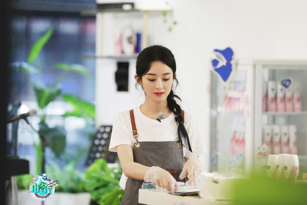 赵丽颖|赵丽颖有争议，《中餐厅》收视率却翻倍，节目监制：让子弹飞一会