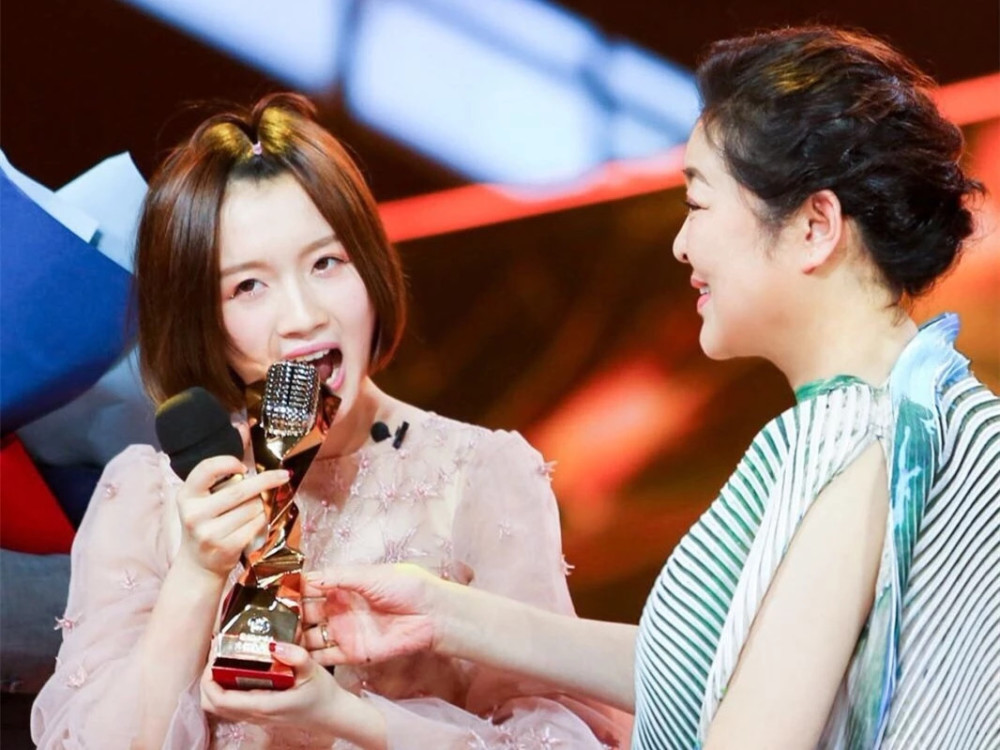 赵丽颖|借赵丽颖东风，这个备受争议的芒果小花要再次崛起？