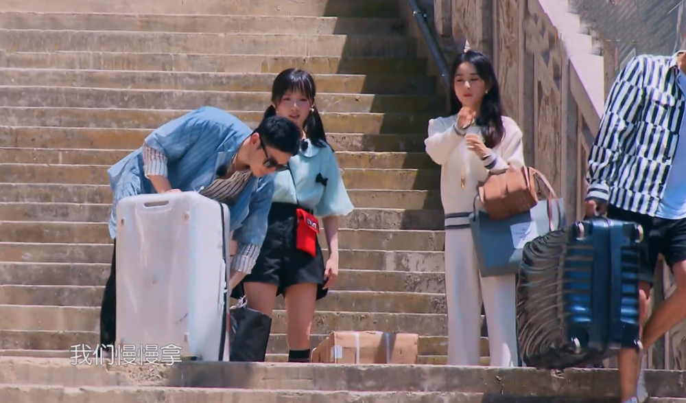 赵丽颖|借赵丽颖东风，这个备受争议的芒果小花要再次崛起？