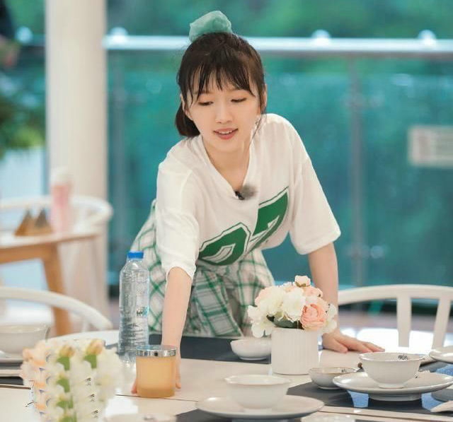 赵丽颖|借赵丽颖东风，这个备受争议的芒果小花要再次崛起？