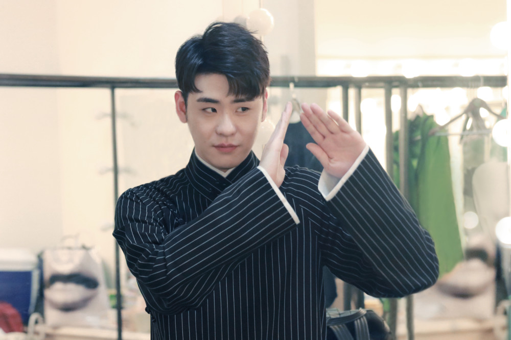 张云雷|张云雷正式收徒，3岁弟子已会叫“师娘”，其父是郭德纲助理