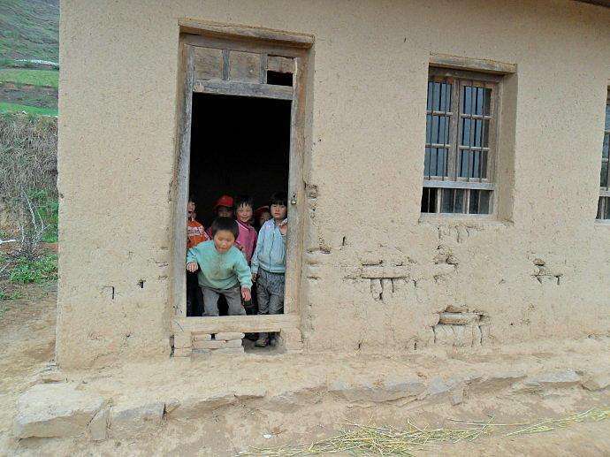 乡村教育|乡村学校为何留不住年轻老师？乡村教育如何振兴？北京老师来解析