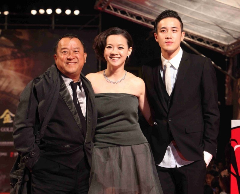 曾志伟|曾志伟憔悴露面为妻子设灵，拒绝媒体采访，陈可辛吴君如前来送别