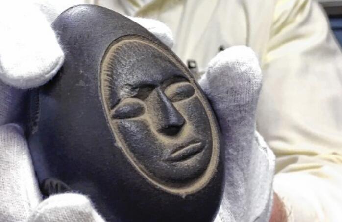 神秘石|148年前，新格兰工地出土一块神秘石，上面的图案，困扰专家至今