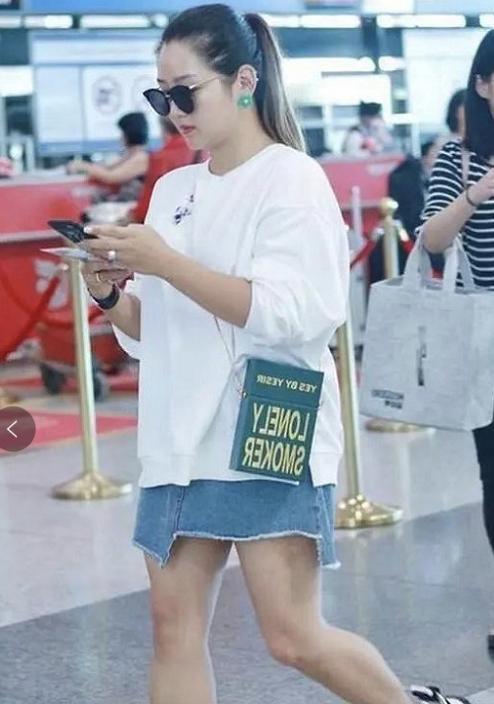 陈凯歌|吃瓜日报丨陈凯歌长子参加富二代聚会；萧亚轩与小16岁男友秀恩爱