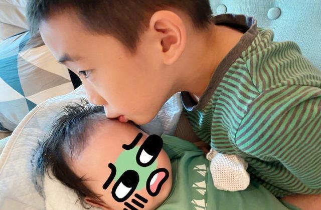 陈凯歌|吃瓜日报丨陈凯歌长子参加富二代聚会；萧亚轩与小16岁男友秀恩爱