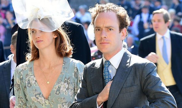 梅根·马克尔|皇家揭秘：哈里王子密友对梅根·马克尔早已“有所怀疑”