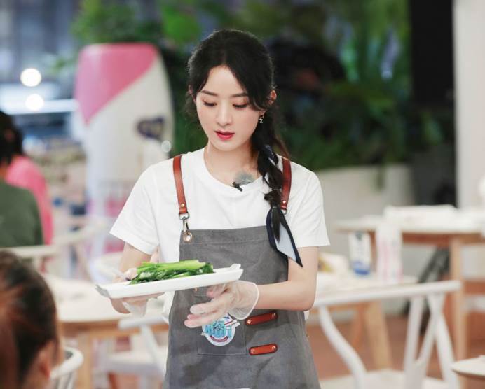 赵丽颖|赵丽颖《中餐厅》被黑太惨，张亮为其发声，原来是挡对家的路了