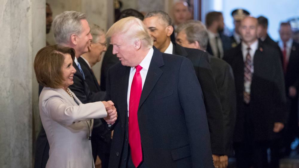 特朗普|特朗普绕过国会签行政令纾困 南希·佩洛西强硬回应：违宪