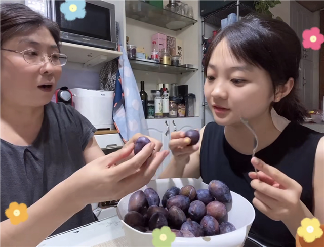 林妙可|林妙可晒视频和妈妈罕见同框，曝光家庭真实情况