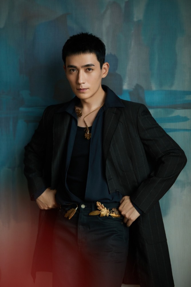 青春芒果夜|《青春芒果夜》朱一龙深情连唱，巧用小心机，表白粉丝：好想哭！