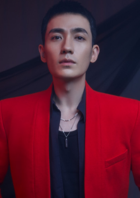 朱一龙|朱一龙再现翻车现场：拿着小电扇吹风，却把经纪人头发卷进风扇里