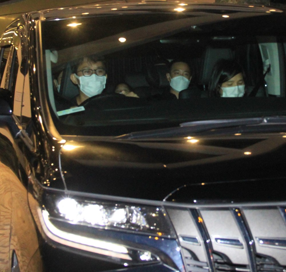 曾志伟|曾志伟憔悴露面为妻子设灵，拒绝媒体采访，陈可辛吴君如前来送别