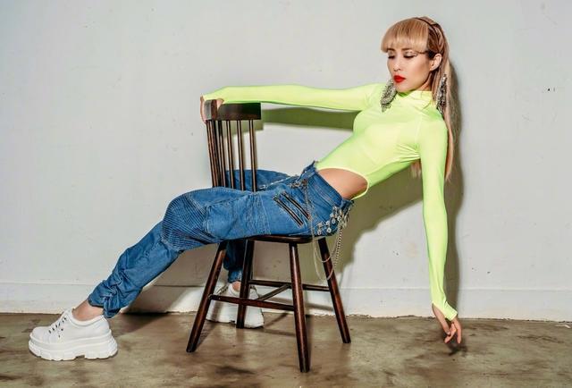 陈敏之|41岁香港女明星独自扛起两个家庭，直言：苦难，让我学会成长