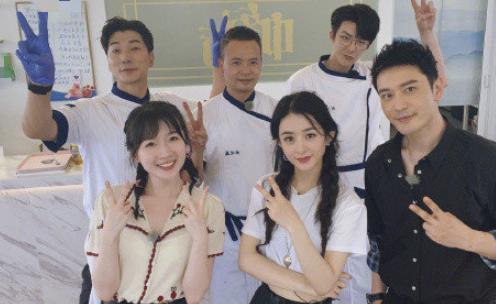 赵丽颖|赵丽颖扒拉菜被批不妥，黄晓明继张亮后发声：食材不足，乐趣所在