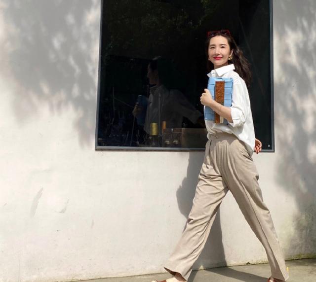 董花花|都很活跃？董花花与网友讨论奢侈珠宝，张大奕找粉丝推荐垃圾桶！