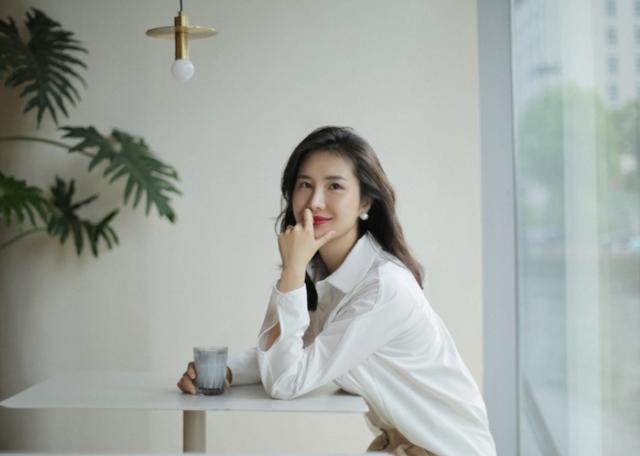 董花花|都很活跃？董花花与网友讨论奢侈珠宝，张大奕找粉丝推荐垃圾桶！