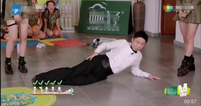 杨迪|杨迪舞蹈动作被指不雅，女团面前跳女团舞，怎么就不尊重女性了？