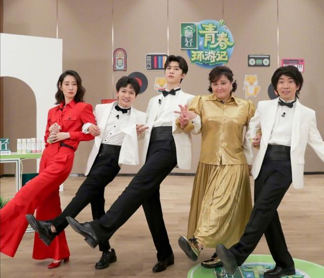 杨迪|杨迪舞蹈动作被指不雅，女团面前跳女团舞，怎么就不尊重女性了？