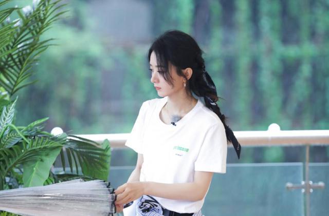 赵丽颖|张亮为赵丽颖扒拉菜事件发声，颖宝大粉的评论引人深思