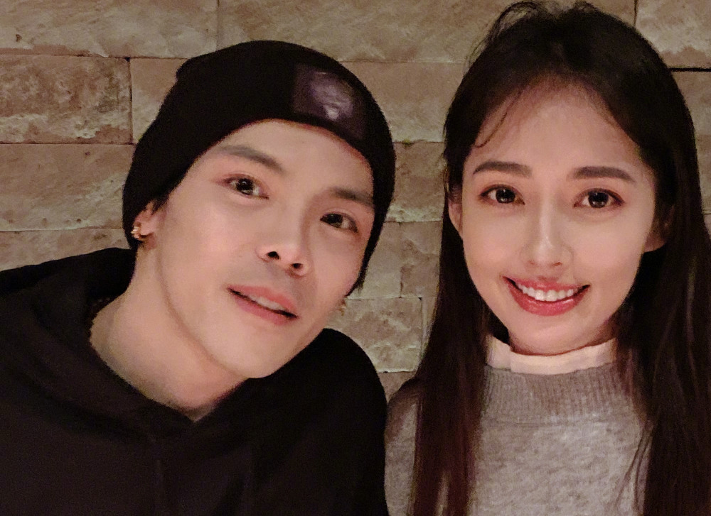 郭碧婷|郭碧婷上线20余次不表态，向佐删除“将升级当爸爸”动态