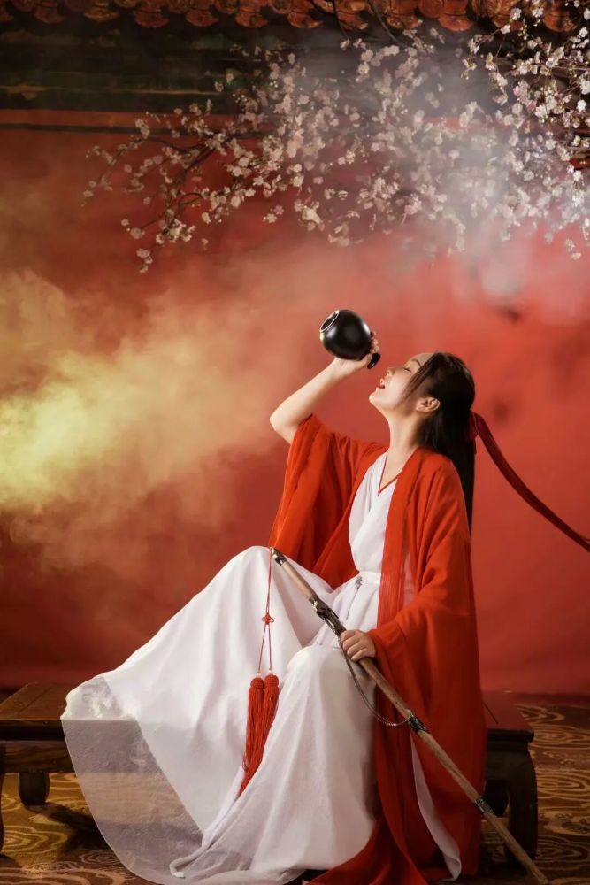 汉服|【仙气汉服】一梦任江山，胜轻舟白马