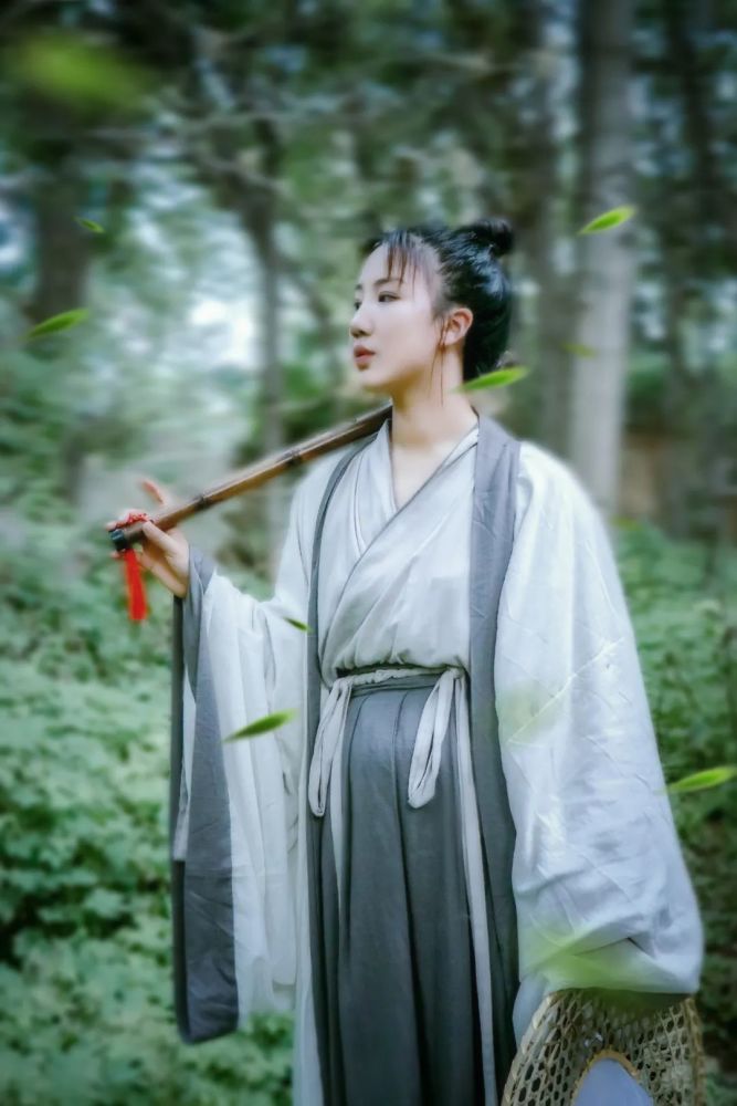 汉服|【仙气汉服】一梦任江山，胜轻舟白马