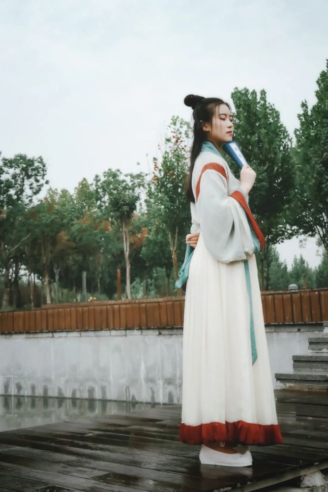 汉服|【仙气汉服】一梦任江山，胜轻舟白马