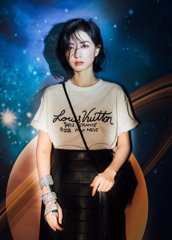 乘风破浪的姐姐|万茜带伤主持惊艳全场！深夜上线发文感谢何炅，坦言自己其实很紧张