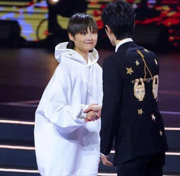 肖战|肖战复出获央视力挺，“黑粉”经济或受重创？网友：统统封杀！