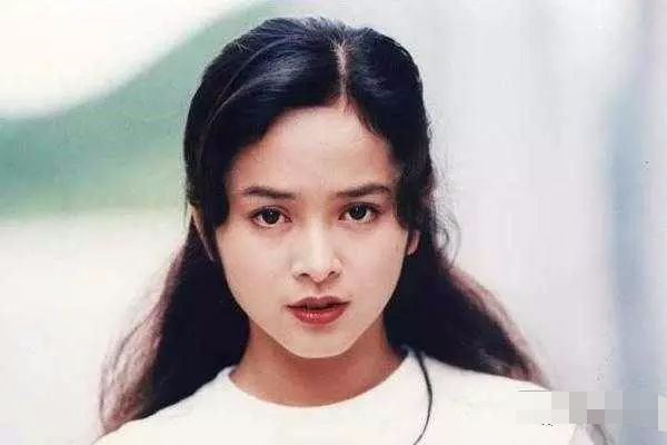 撞脸|现实版豪门弃妇，撞脸伊能静，被富二代砸钱狂追最后落得去当售楼小姐…