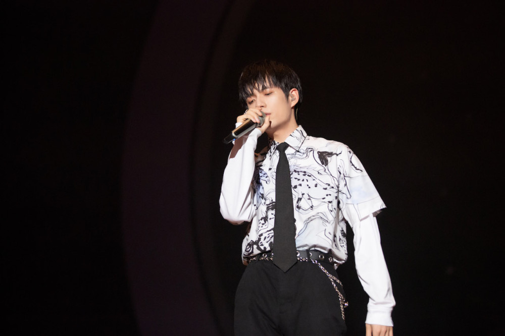 青春芒果夜|《青春芒果夜》朱一龙黄晓明蔡徐坤点燃青春，定制舞台炸燃全场！