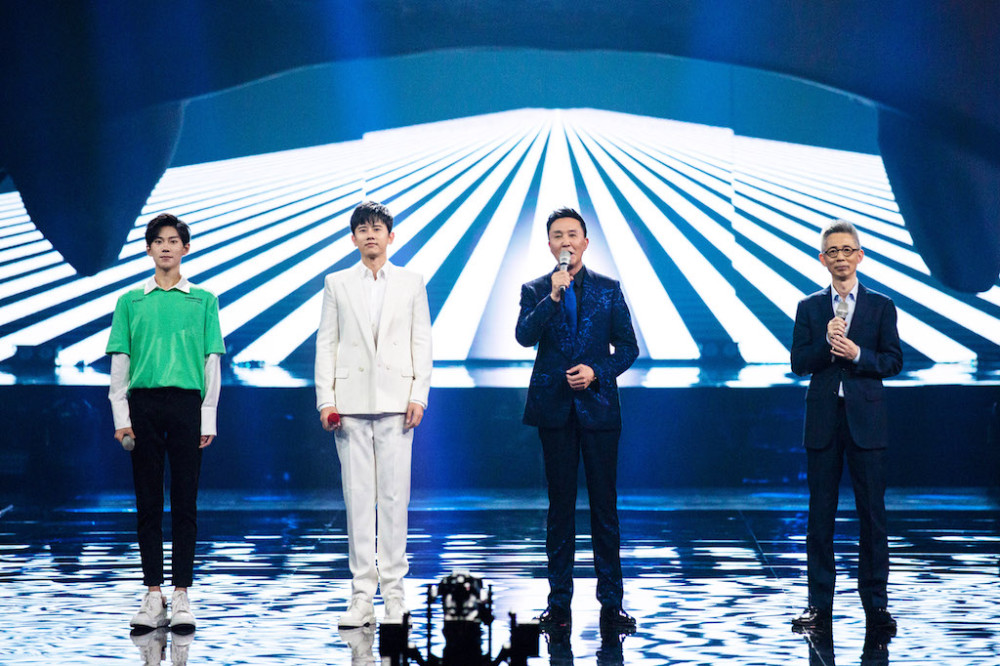 青春芒果夜|《青春芒果夜》朱一龙黄晓明蔡徐坤点燃青春，定制舞台炸燃全场！