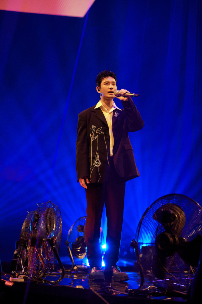 青春芒果夜|《青春芒果夜》朱一龙黄晓明蔡徐坤点燃青春，定制舞台炸燃全场！