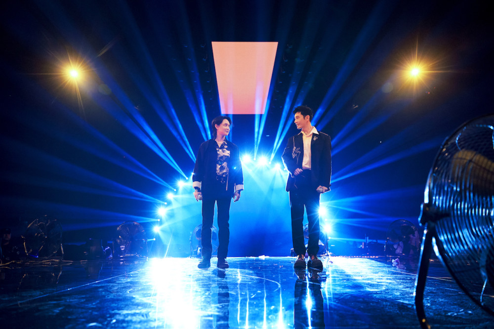 青春芒果夜|《青春芒果夜》朱一龙黄晓明蔡徐坤点燃青春，定制舞台炸燃全场！