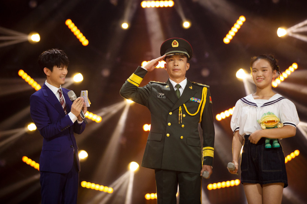 青春芒果夜|《青春芒果夜》朱一龙黄晓明蔡徐坤点燃青春，定制舞台炸燃全场！