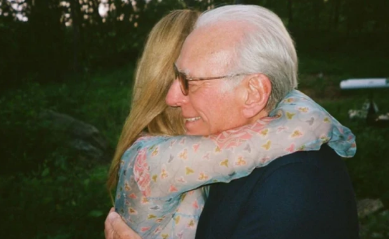 妮可拉·佩尔茨|曝贝克汉姆长子与大4岁富豪女友秘婚，女方晒照疑泄喜讯