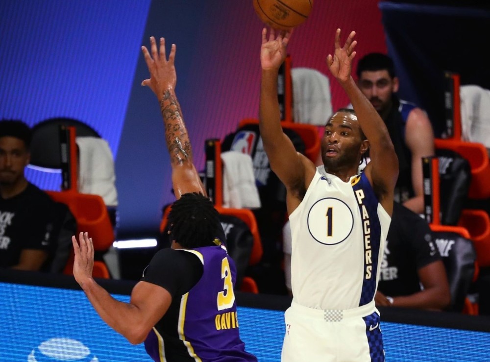 湖人步行者裁判报告出炉沃伦两次犯规被漏吹吃亏的都是浓眉