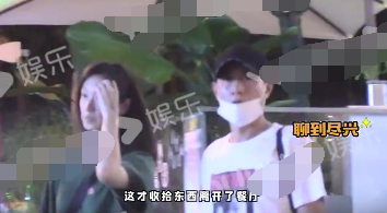 马伊琍|文章与女性好友聚会酒吧嗨玩烟不离手，深夜骑电动车去健身显落寞